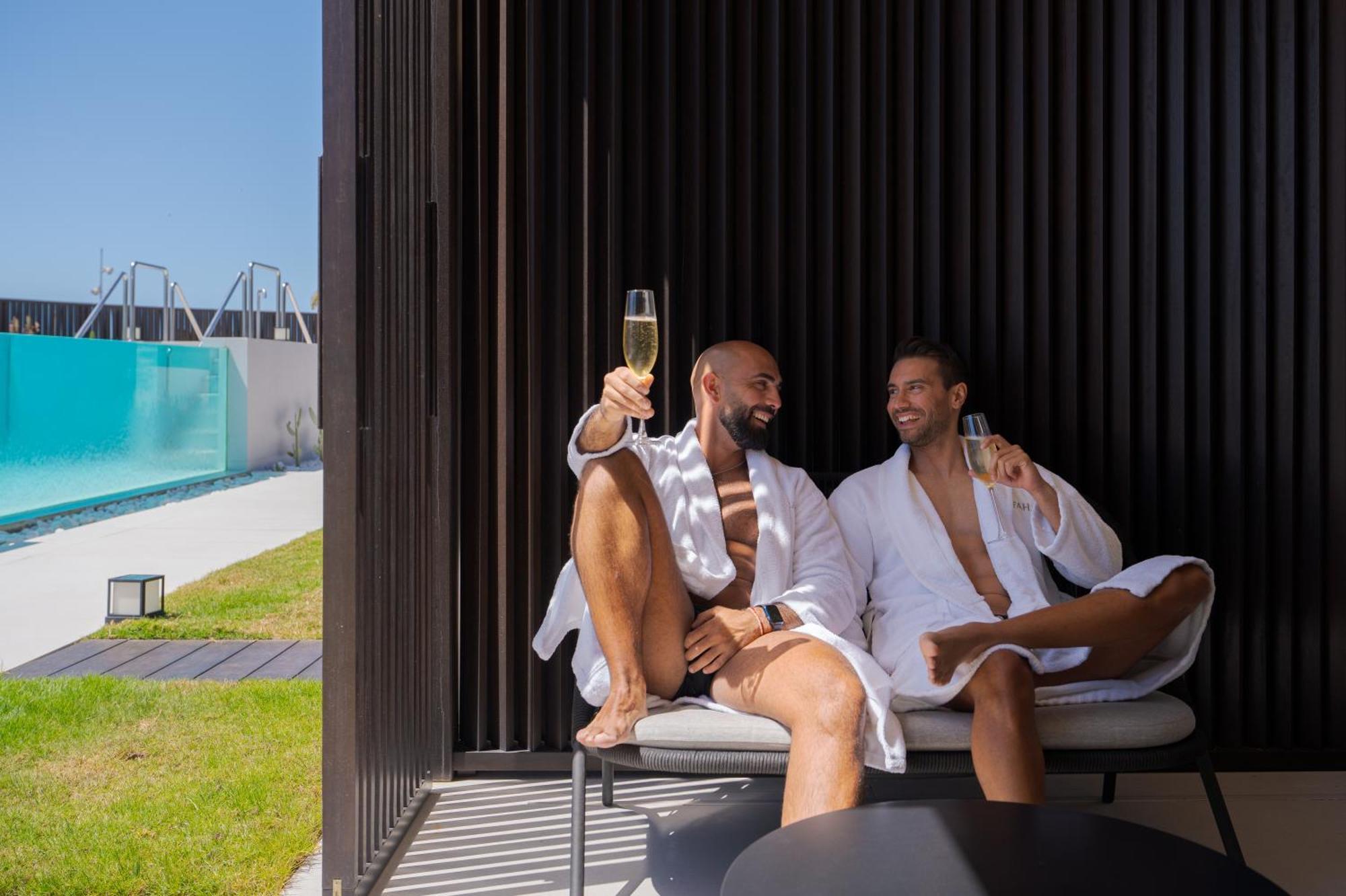 Fahana - Gay Men Only (adults Only) 5*